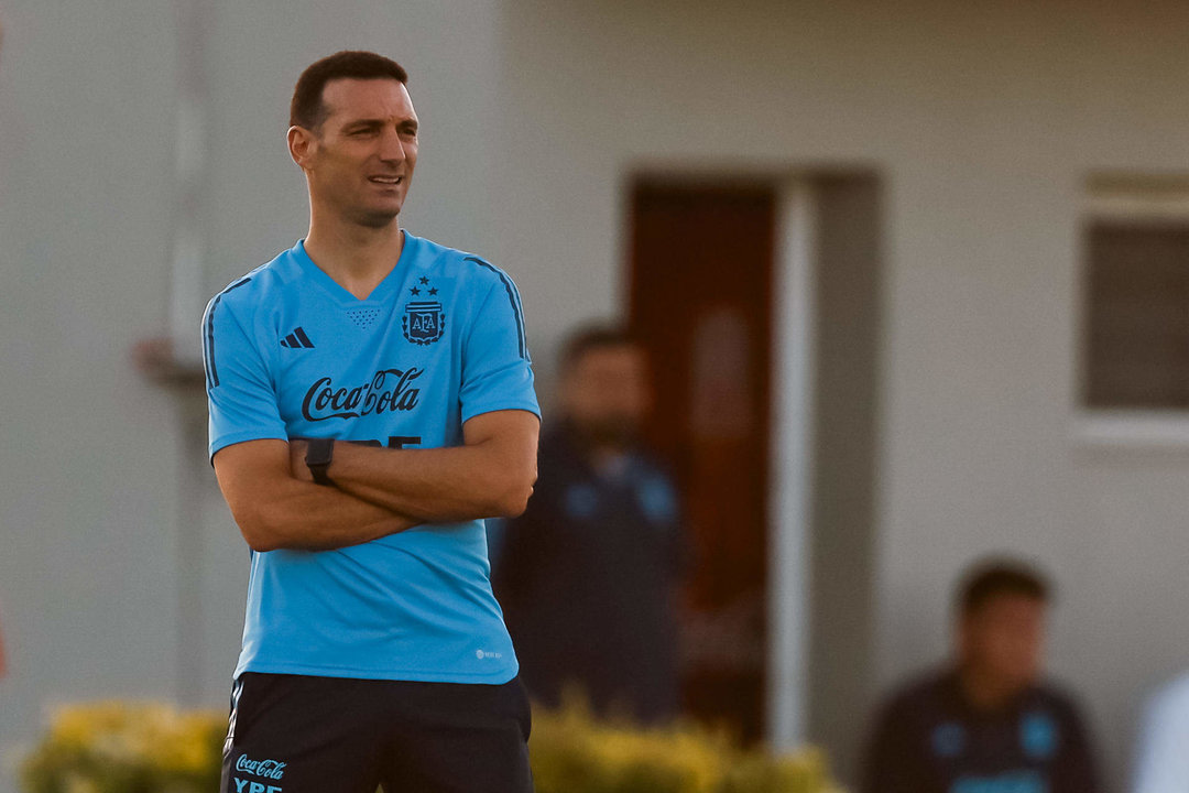 Fotografía de archivo del entrenador de la selección Argentina, Lionel Scaloni, en el predio de Ezeiza en Buenos Aires (Argentina). EFE/Juan Ignacio Roncoroni