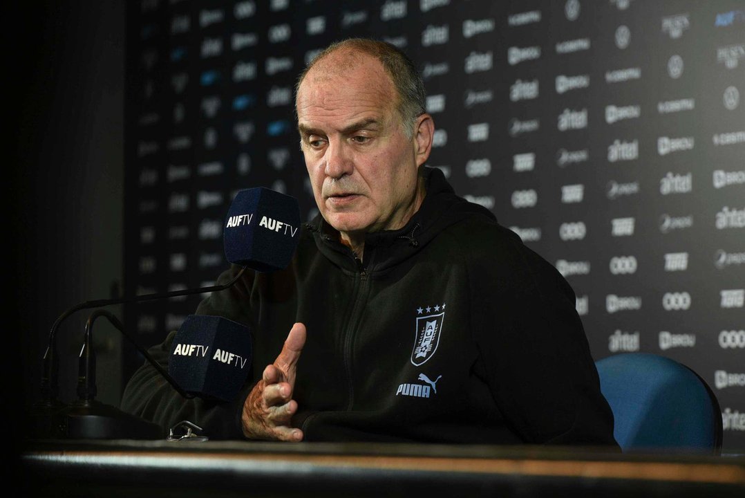 Fotografía de archivo del entrenador de la selección uruguaya de fútbol, Marcelo Bielsa. EFE/ Sofía Torres