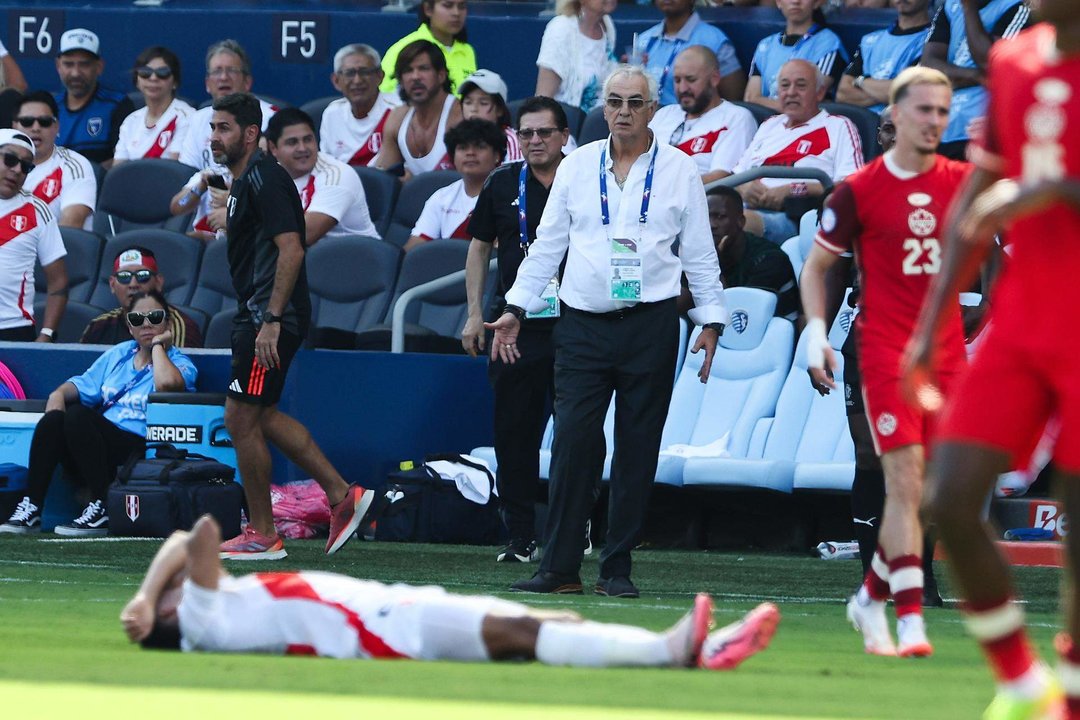 En la imagen Jorge Fossati, técnico de la selección peruana.  EFE/EPA/WILLIAM PURNELL