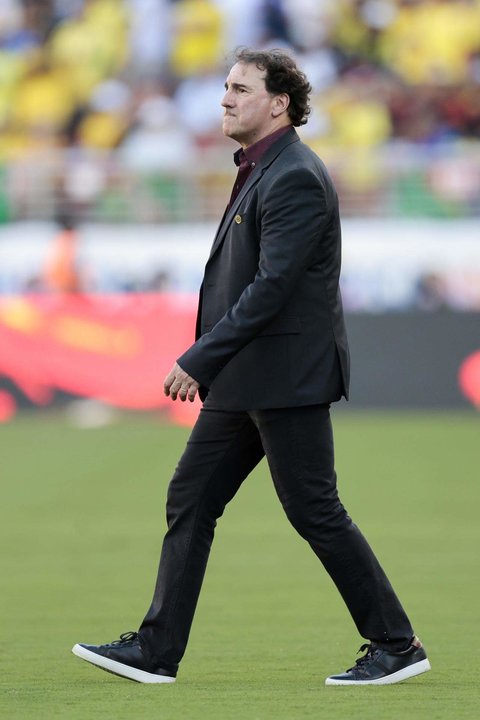 El seleccionador de Colombia, Néstor Lorenzo, fue registrado este martes, 2 de julio, durante el partido de cierre del grupo D de la Copa América 2024 contra Brasil, en el Levi´s Stadium de Santa Clara (California, EE.UU.) EFE/John G. Mabanglo