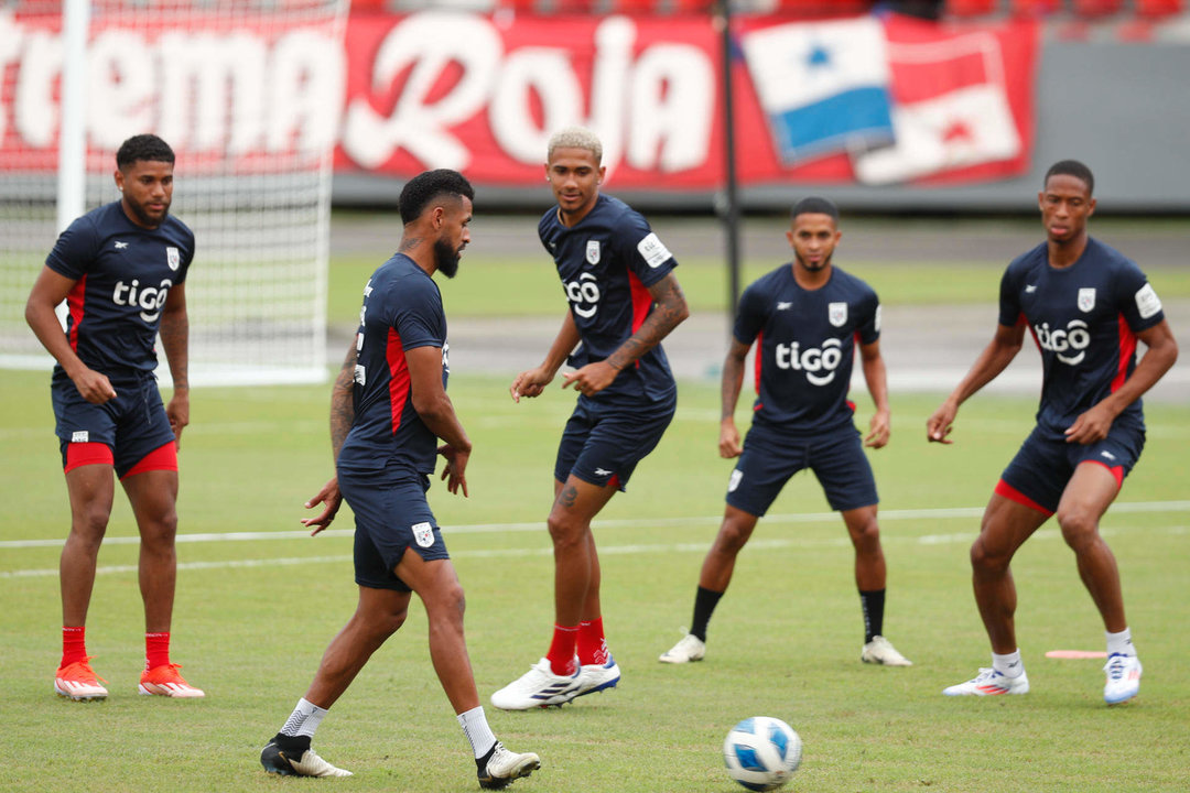 Fotografía de archivo de un entrenamiento de la selección de Panamá como el que cumplió este jueves muy temprano en la ciudad de Phoenix (Arizona), para huir del calor extremo, antes de su partido del sábado contra Colombia en la fase de cuartos de final de la Copa América de Estados Unidos. EFE/ Bienvenido Velasco