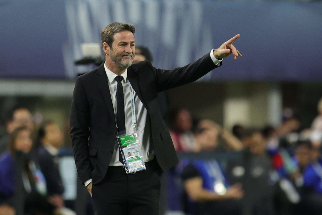 Fotografía de archivo en la que se registró al seleccionador del equipo nacional masculino de fútbol de Panamá, Thomas Christiansen, durante un partido de la Liga de Naciones de la Concacaf, en el estadio AT&T de Arlington (EE.UU.). EFE/ Carlos Ramírez El seleccionador de Panamá, Thomas Christiansen, fue registrado el pasado 1 de julio, durante un partido contra Bolivia válido por el grupo C de la Copa América 2024, en el estadio Inter&Co de Orlando (Florida, EE. UU.). EFE/Miguel Rodriguez