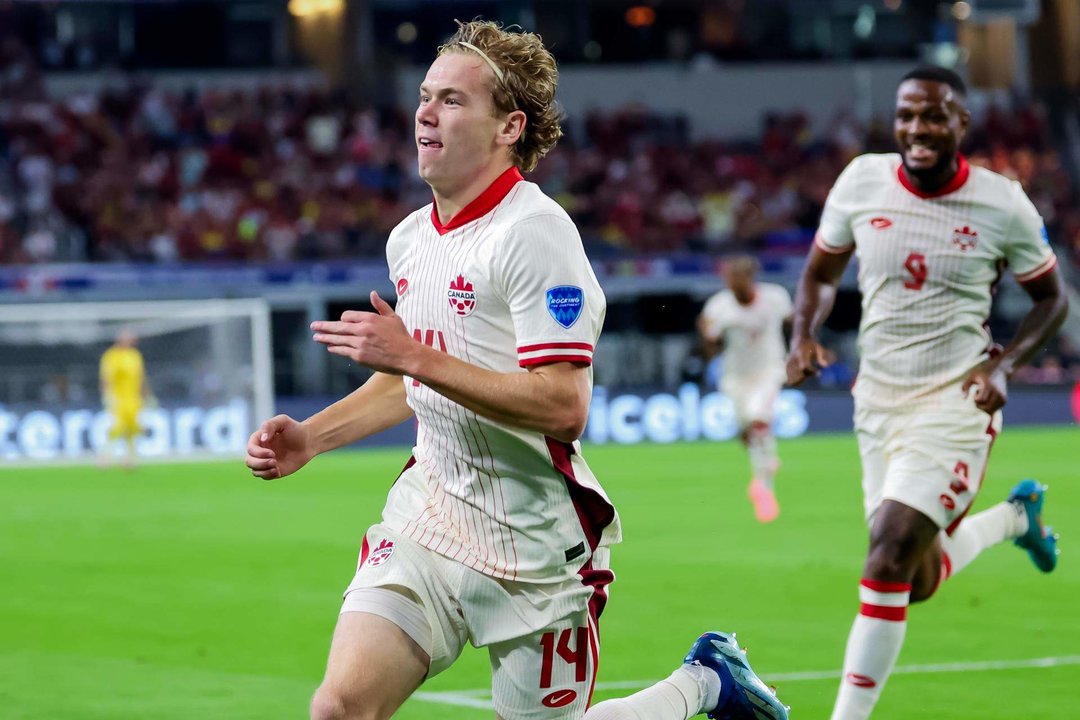 Jacob Shaffelburg (i) de Canadá reacciona después de marcar el gol en la Copa América 2024. EFE/EPA/KEVIN JAIRAJ