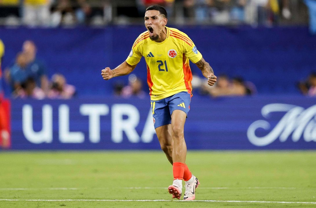 Daniel Muñoz de Colombia reacciona ante un gol del compañero Jefferson Lerma durante la Copa América. EFE/EPA/ERIK S. MENOR