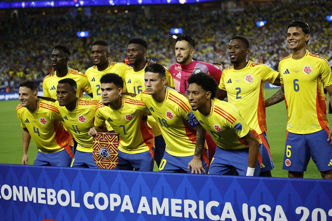 El equipo titular de Colombia que disputó la final de la Copa América 2024 fue registrado este domingo, 14 de julio, antes de enfrentarse a Argentina, en el estadio Hard Rock de Miami (Florida, EE.UU.). EFE/CJ Gunther